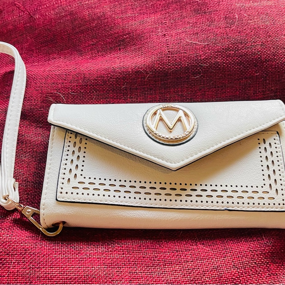 Cute brand new never used off white MIA K Collection wallet